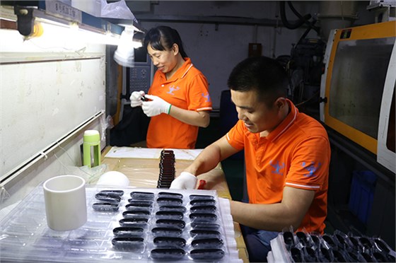 博腾纳蓝牙耳机模具厂——高光产品包装有「3防」 博腾纳蓝牙耳机模具厂——高光产品包装有「3防」